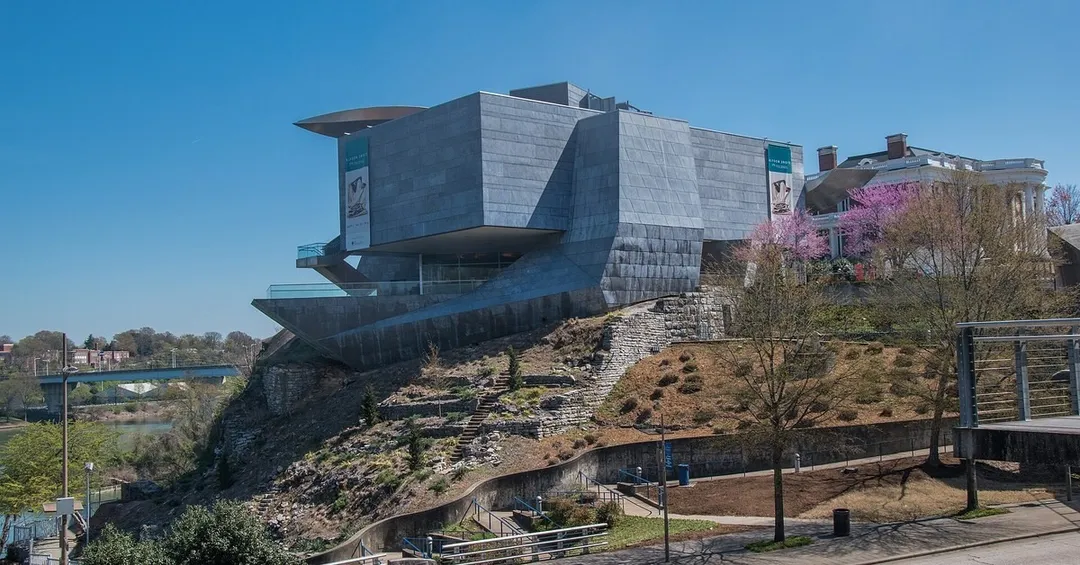 The angular Hunter Museum of American Art on its bluff above the Tennessee River in Chattanooga