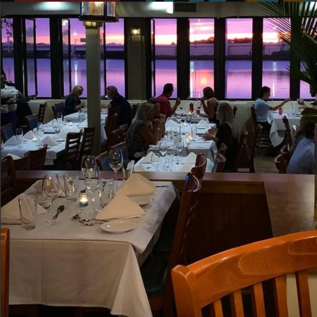 Russell's on Lake Ivanhoe